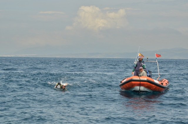 Nadia Ben Bahtane traverse le détroit de Gibraltar à la nage Nadia Ben Bahtane traverse le détroit de Gibraltar à la nage