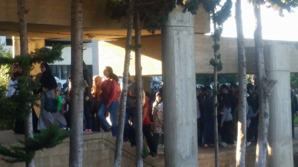 Sit-in des étudiants de médecine violemment réprimé par les forces de l’ordre à Rabat Sit-in des étudiants de médecine violemment réprimé par les forces de l’ordre à Rabat
