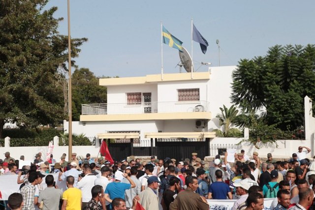Enorme mobilisation au sit-in de protestation devant l'ambassade de Suède à Rabat Enorme mobilisation au sit-in de protestation devant l'ambassade de Suède à Rabat