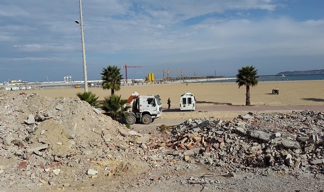 Corniche de Tanger: les buldozers en action Corniche de Tanger: les buldozers en action