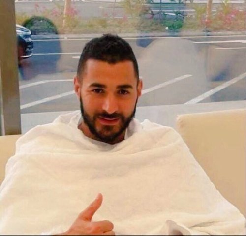Karim Benzema effectue une “omra” Karim Benzema effectue une “omra”