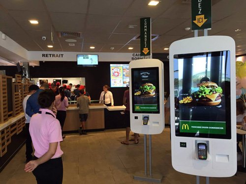 McDonald's ouvre deux restos sur l'autoroute Casa-Rabat McDonald's ouvre deux restos sur l'autoroute Casa-Rabat