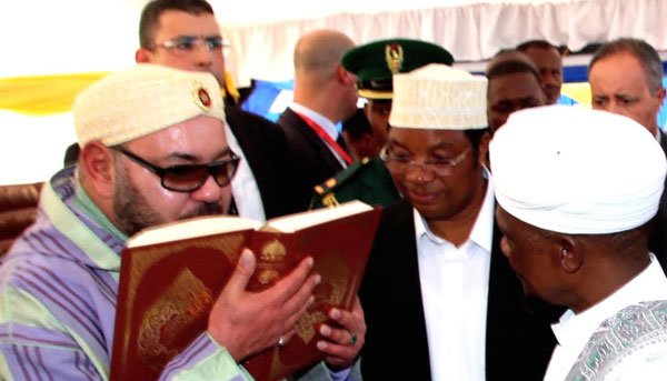 Le Roi lance la construction de la Mosquée Mohammed VI à Dar Essalam Le Roi lance la construction de la Mosquée Mohammed VI à Dar Essalam