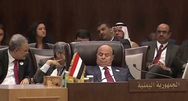 Sommet de la Ligue arabe. Des chefs dorment, d'autres tombent... Sommet de la Ligue arabe. Des chefs dorment, d'autres tombent...