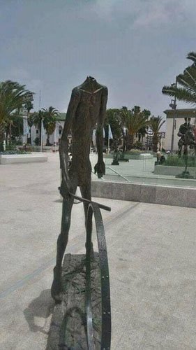 Casablanca: Une sculpture de Sahbi Chtioui sur la place Mohammed V vandalisée Casablanca: Une sculpture de Sahbi Chtioui sur la place Mohammed V vandalisée