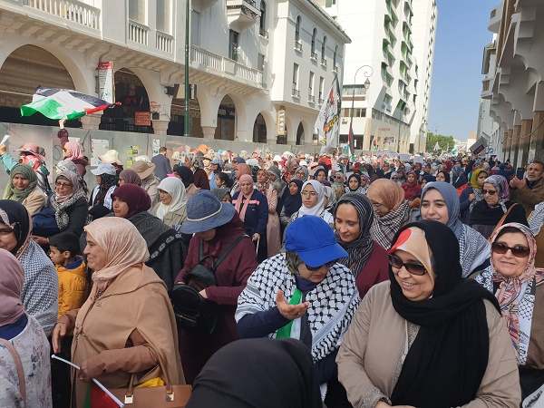 Rabat: Des milliers de personnes marchent en solidarité avec la Palestine Rabat: Des milliers de personnes marchent en solidarité avec la Palestine