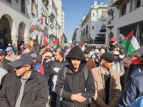 Rabat: Des milliers de personnes marchent en solidarité avec la Palestine Rabat: Des milliers de personnes marchent en solidarité avec la Palestine