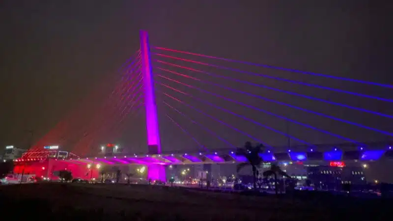 En images, mise en lumière du pont Sidi Maârouf à Casablanca En images, mise en lumière du pont Sidi Maârouf à Casablanca