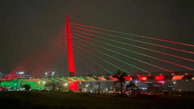 En images, mise en lumière du pont Sidi Maârouf à Casablanca En images, mise en lumière du pont Sidi Maârouf à Casablanca