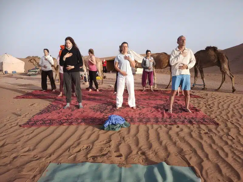 Évasion. Yoga et dunes, ou comment se reconnecter à soi dans le Grand Sud Évasion. Yoga et dunes, ou comment se reconnecter à soi dans le Grand Sud