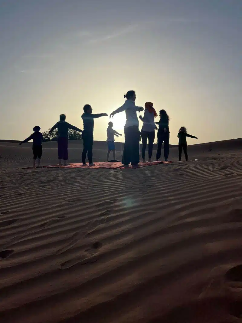Évasion. Yoga et dunes, ou comment se reconnecter à soi dans le Grand Sud Évasion. Yoga et dunes, ou comment se reconnecter à soi dans le Grand Sud