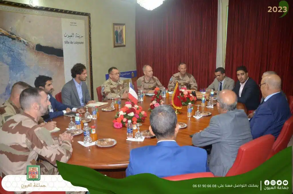 Une délégation de diplomates et de militaires français en visite à Laâyoune Une délégation de diplomates et de militaires français en visite à Laâyoune