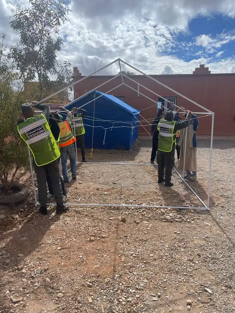 L’installation de tentes imperméables et résistantes au froid se poursuit dans la province de Ouarzazate L’installation de tentes imperméables et résistantes au froid se poursuit dans la province de Ouarzazate