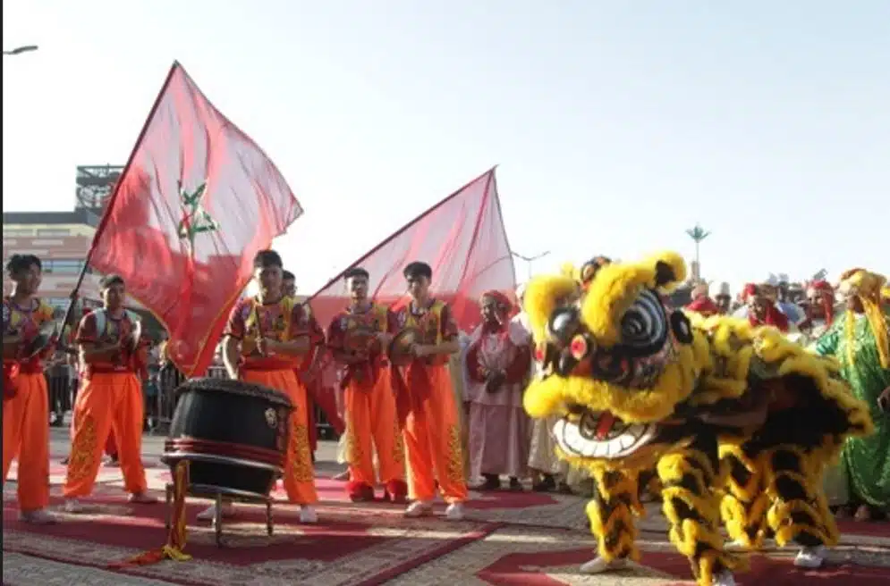 En images, la parade du Festival national des arts populaires sillonne la ville de Marrakech En images, la parade du Festival national des arts populaires sillonne la ville de Marrakech
