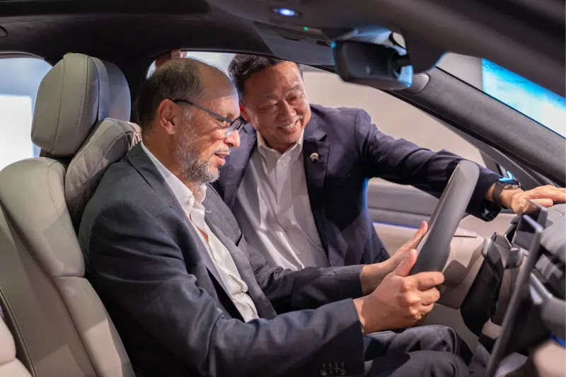 Mohcine Jazouli visite la NIO House à la Shanghai Tower Mohcine Jazouli visite la NIO House à la Shanghai Tower