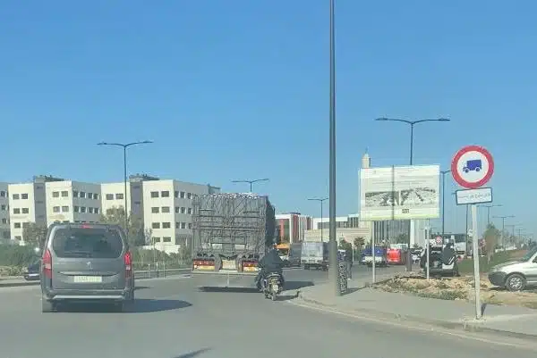 Casablanca instaure de nouvelles restrictions sur l'entrée des semi-remorques, réunion en vue avec les professionnels Casablanca instaure de nouvelles restrictions sur l'entrée des semi-remorques, réunion en vue avec les professionnels