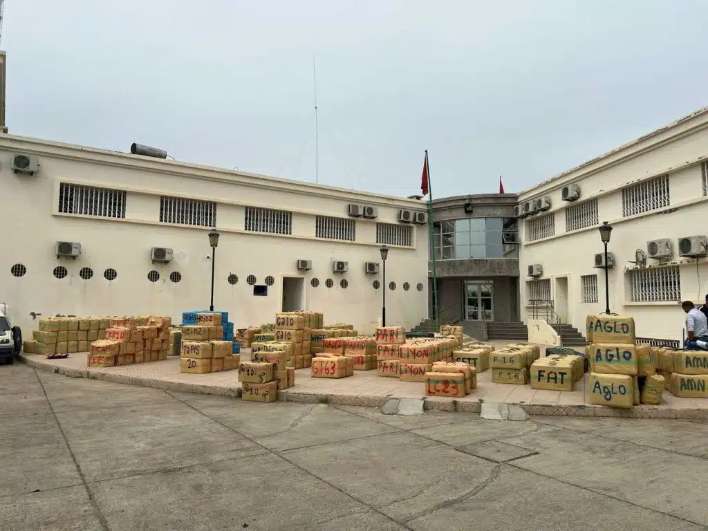 Sidi Kacem : saisie de 25 tonnes de chira destinées à l’Europe (DGSN) Sidi Kacem : saisie de 25 tonnes de chira destinées à l’Europe (DGSN)