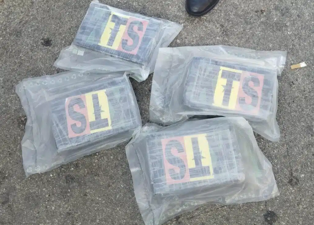 Saisies de drogues : 4,7 kg de cocaïne à Bab Sebta et 2,4 tonnes de chira à Safi (source sécuritaire) Saisies de drogues : 4,7 kg de cocaïne à Bab Sebta et 2,4 tonnes de chira à Safi (source sécuritaire)