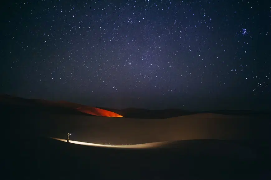 À Merzouga, l’appel du désert se fait sentir Des milliers d'étoiles surplombent le ciel de Merzouga.
