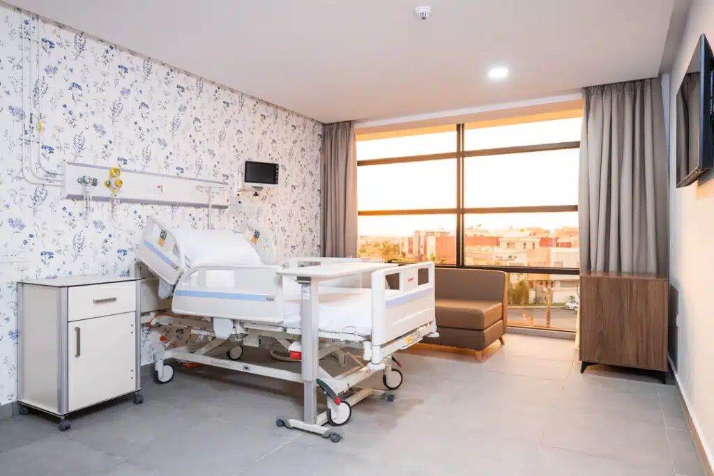 Oujda accueille un hub médical de pointe signé Akdital Vue d'une chambre de l'hôpital privé multidisciplinaire AKDITAL d'Oujda.