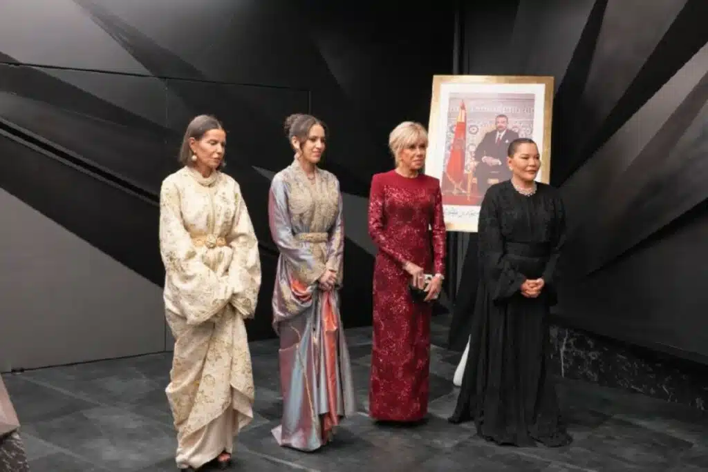 افتتاح المسرح الملكي بالرباط خلال أمسية استثنائية بحضور الأميرات و بريجيت ماكرون Les <span dir=