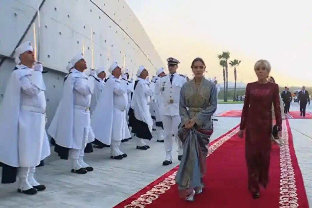 افتتاح المسرح الملكي بالرباط خلال أمسية استثنائية بحضور الأميرات و بريجيت ماكرون Les <span dir=