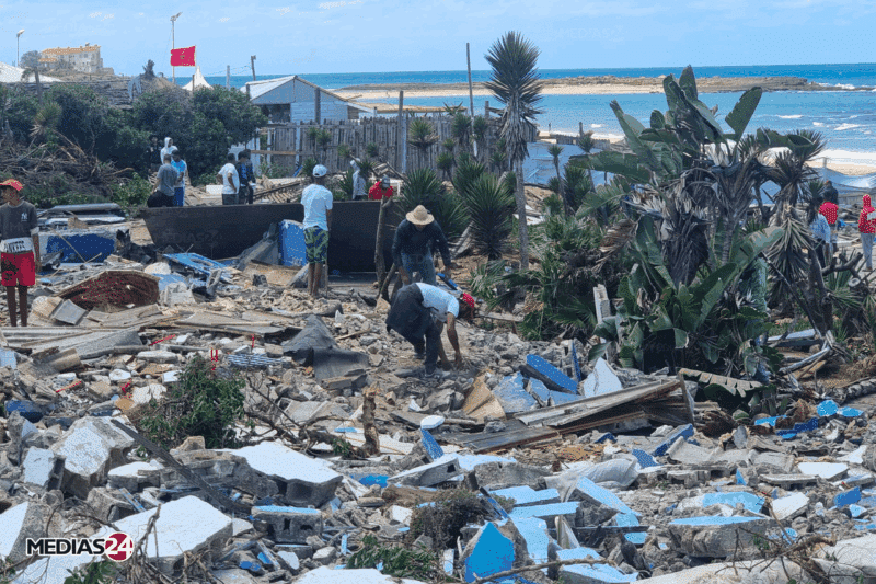 Dar Bouazza : début de la libération du domaine public maritime, démolition de deux restaurants de luxe Dar Bouazza : début de la libération du domaine public maritime, démolition de deux restaurants de luxe