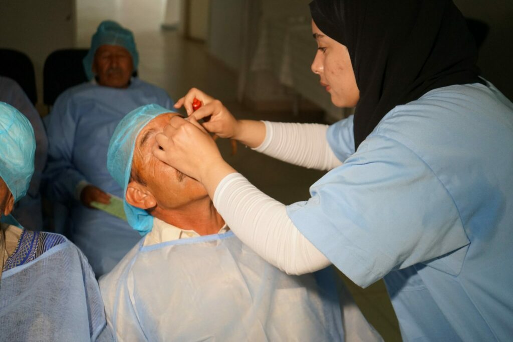 Chirurgie de la cataracte : des ophtalmos du privé alertent contre des campagnes faussement &ldquo;humanitaires&rdquo;