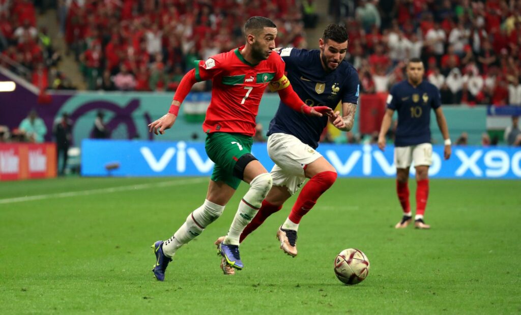 Les authentiques ballons des matchs du Maroc contre la Croatie et la France exposés dans différentes villes