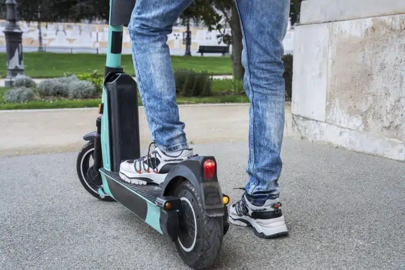 Un avant-projet de décret pour encadrer l'utilisation des triporteurs et trottinettes