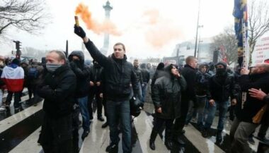 Incidents et interpellations dans la manif anti-Hollande à Paris