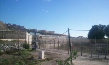 Tragédie à Sebta et Melillia, migrants noyés et assauts répétés contre les grilles