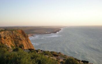 Indices de pétrole annoncés au large de Tarfaya, petite effervescence aux Canaries