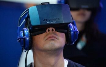 Facebook se lance dans la réalité virtuelle en achetant Oculus