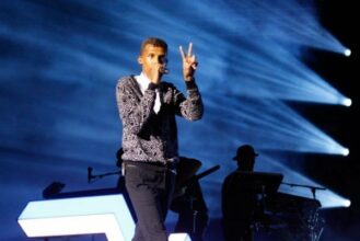 Stromae chante pour le plaisir de ses fans de Mawazine