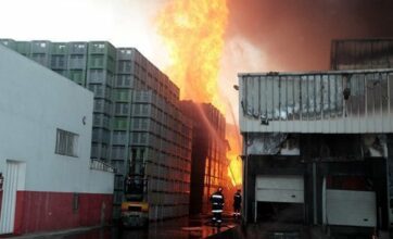 Une usine dévastée par le feu à Casablanca