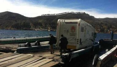 Tour du monde des Atmani : croisière sur le Titicaca