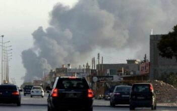 Libye: plus d'une centaine morts dans les combats, les étrangers partent