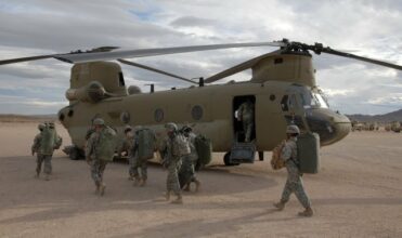 L’acquisition de trois hélicoptères Chinook par les FAR devient effective