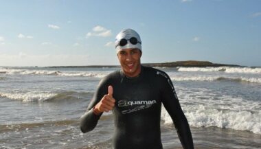 Rallier les cinq continents à la nage, le défi fou du jeune athlète Hassan Baraka