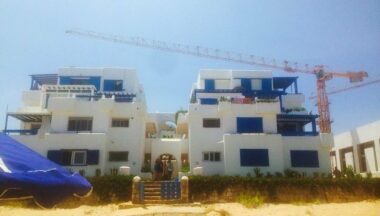 A 500 mètres de la résidence royale de M’diq, Madaef utilise la plage comme décharge