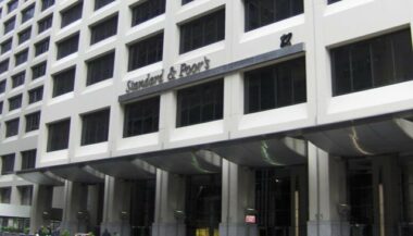 Standard &amp; Poor’s: les banques résistent malgré &ldquo;une situation politique et géopolitique agitée&rdquo;