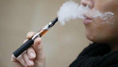E-cigarette: l'OMS pour une interdiction aux mineurs