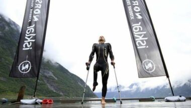 L’athlète marocain Mohamed Lahna participe au para-triathlon Norseman