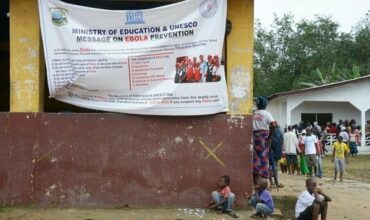 Ebola: Plus de 1.900 décès, le recours aux traitements expérimentaux en discussion