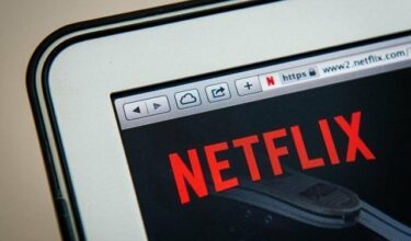 Le géant du streaming Netflix bouscule la télé en France