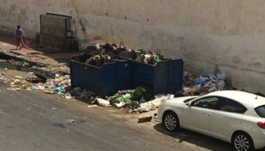 Choses vues. Eau gratuite et douche en pleine rue Bd Abdelmoumen à Casa