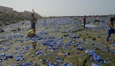 27 conteneurs sont tombés d'un navire en rade au port de Casa