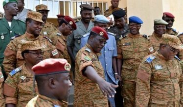 Burkina: Zida va &ldquo;remettre le pouvoir aux civils&rdquo;