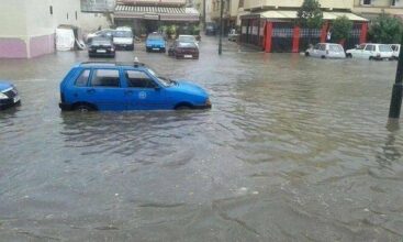 Face aux pluies, les Marocains manient la dérision